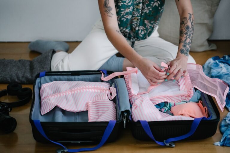 travel capsule wardrobe featured image